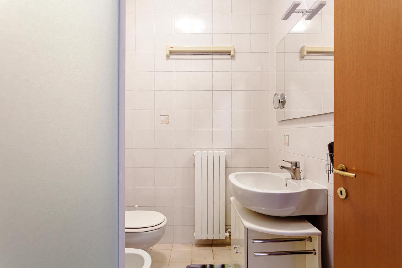 Comfy Apartment In Corso Como Milan Exterior photo